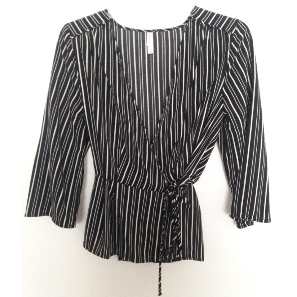 Women's Black & White fashion Top.